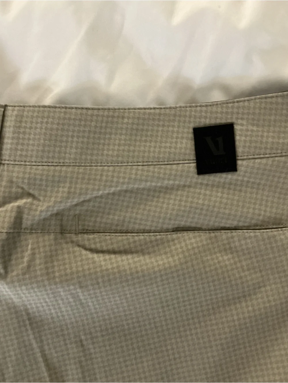 Vuori 8” Aim Shorts with Khaki Houndstooth Pattern Brand New NWT size 33”